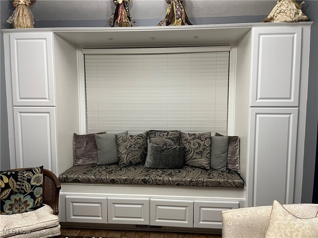 Foto del edificio - 4171 Linden Cir