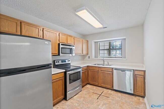 Building Photo - 136 Stone Meadow Ln