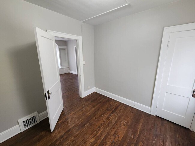 Foto del edificio - 8006 Laumar Ave