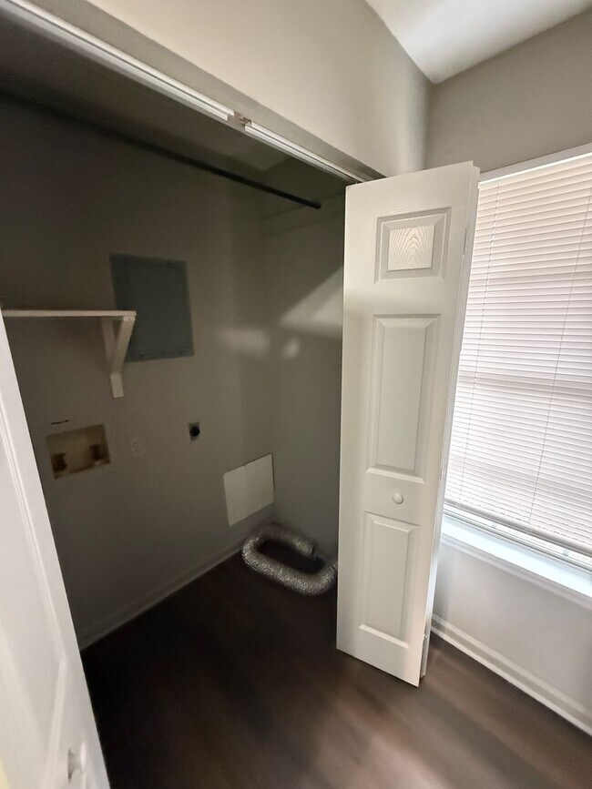 Foto del edificio - 118 Creekwood Ave