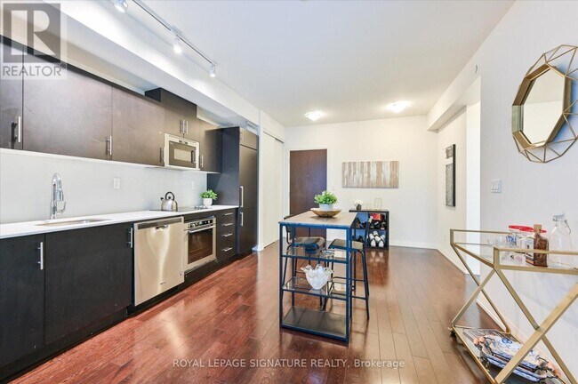 Photo du bâtiment - 460 Adelaide St E