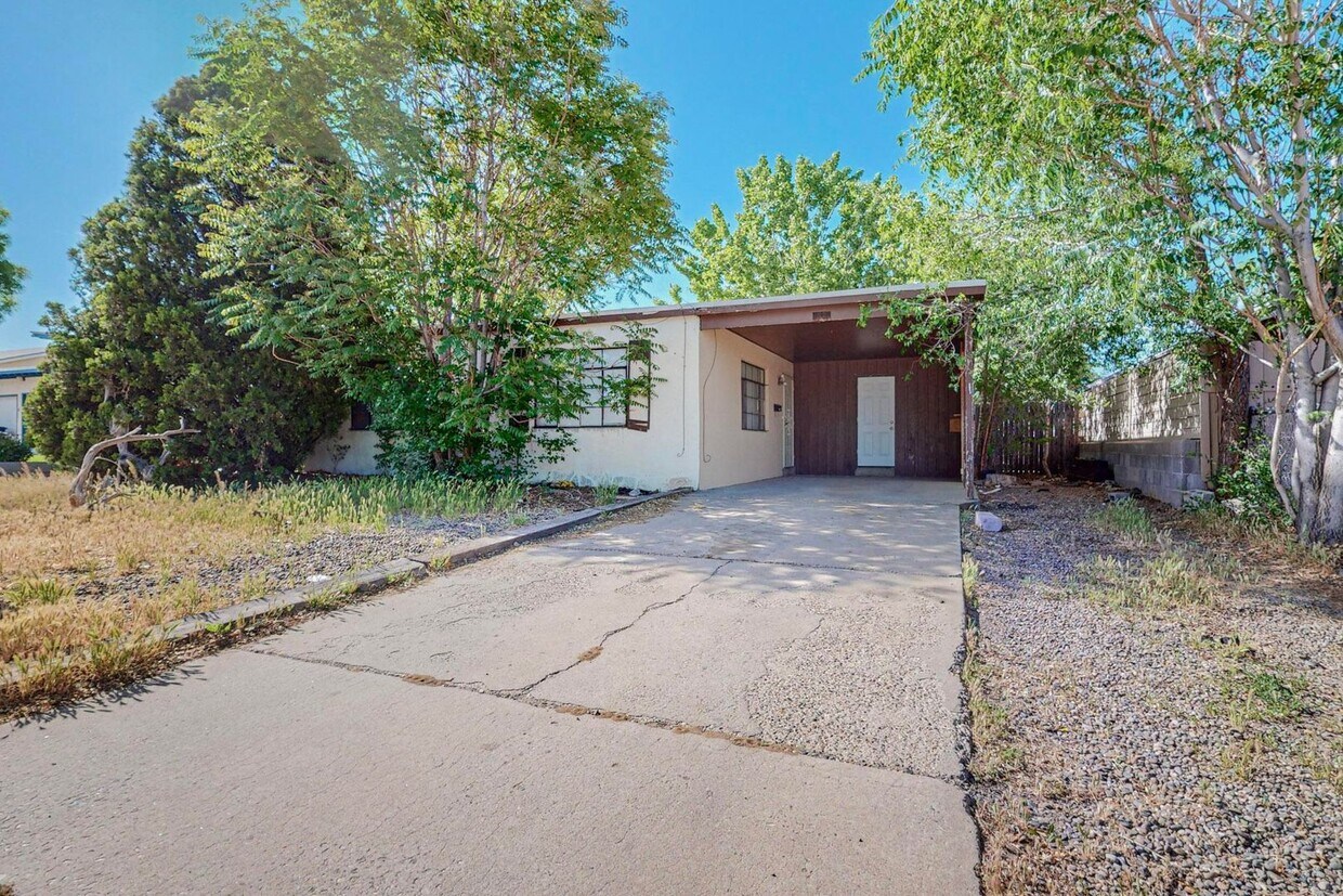 Primary Photo - Near NE 3/BD 2/BA 1/CP 1492/sf