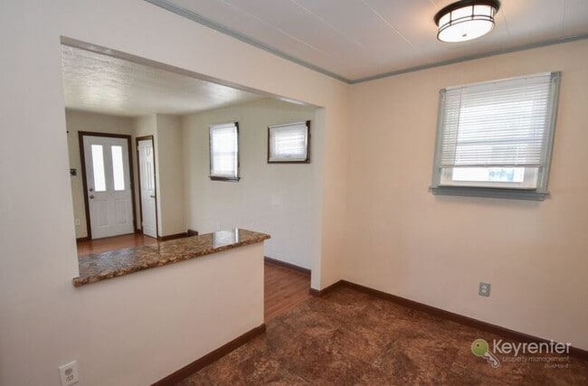 Building Photo - 3528 Carnarvon Ave