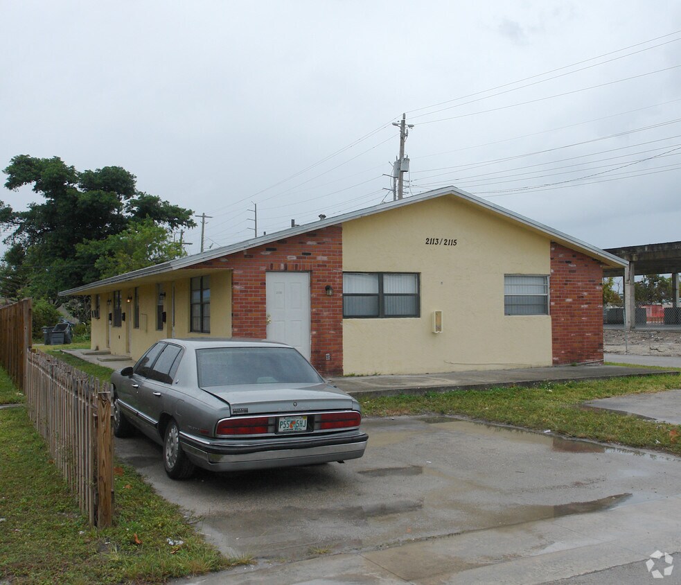 Building Photo - 2113-2119 Lee St