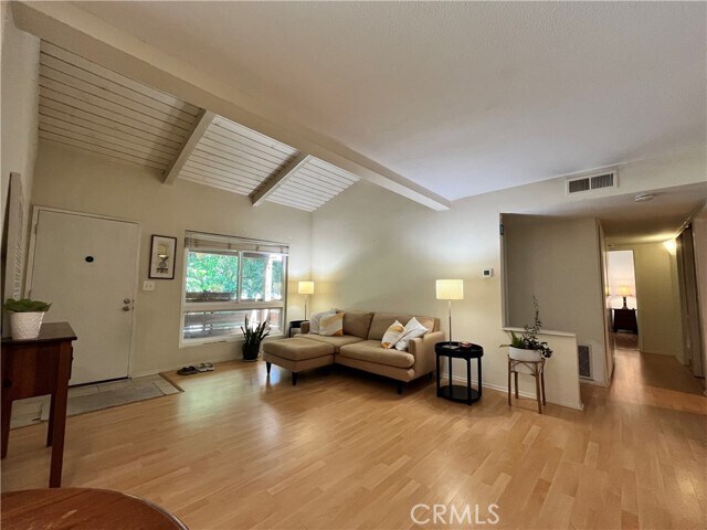 Foto del edificio - 3719 Country Club Dr