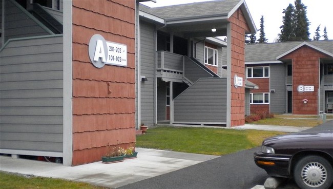 Building Photo - 104 N Gill St