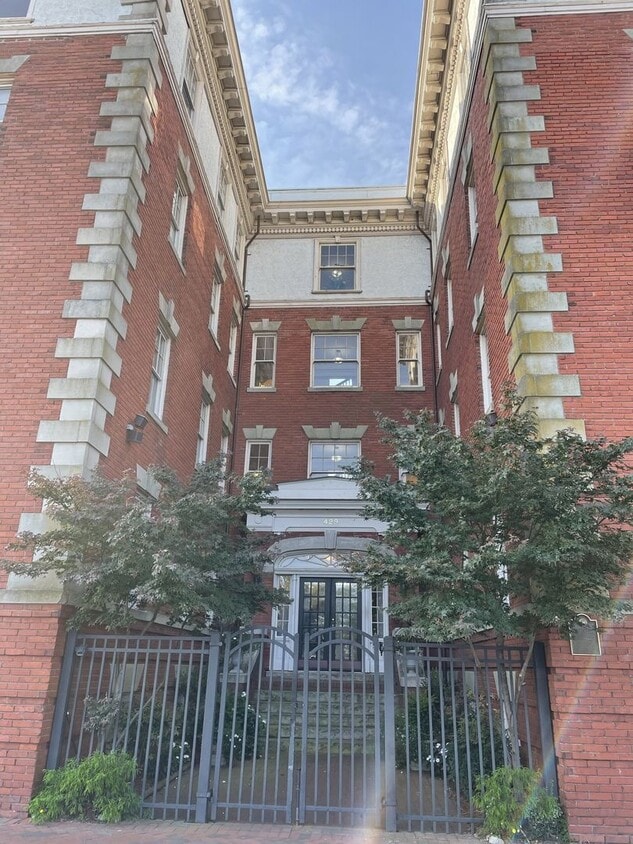 Foto principal - 429 W York St