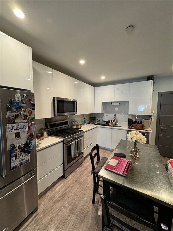 Foto del edificio - 145 Newbury Ave