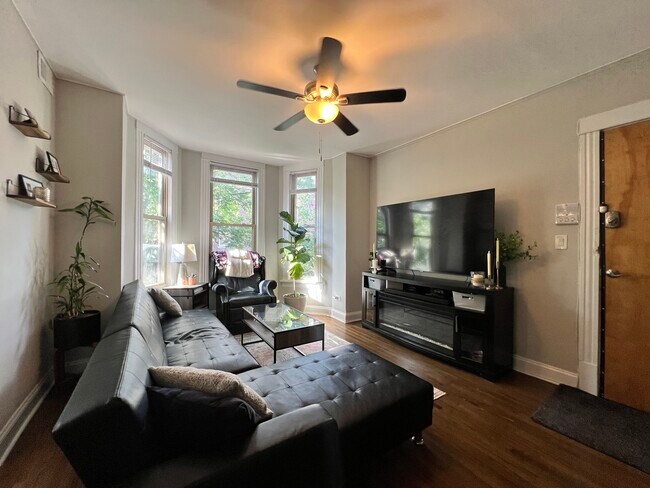 Foto del edificio - 2258 N Kimball Ave