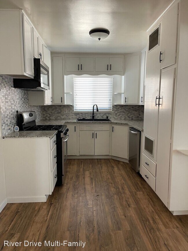 Building Photo - 3 br, 3 bath House - 949 E. Lyndale Drive