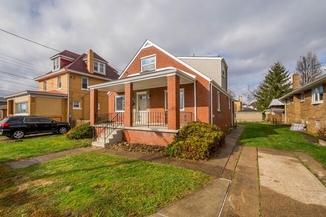 Photo - Don’t miss this! Beautifully RENOVATED 3 bedroom in Stowe!! House