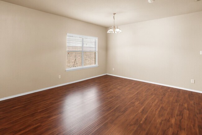 Foto del edificio - Charming Home Awaits: Spacious & Modern Li...