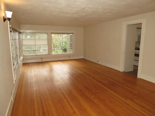 Building Photo - 4245 SW Alfred St