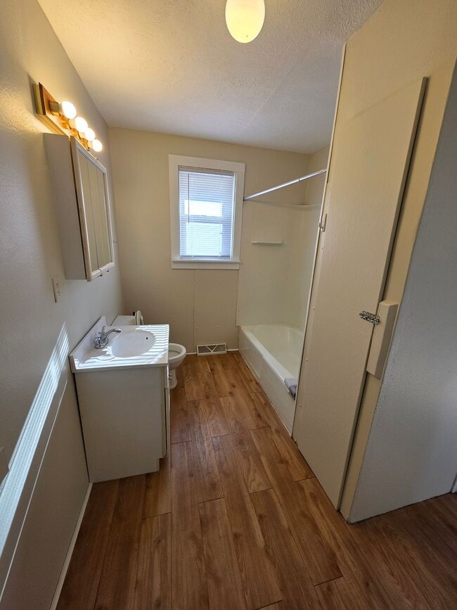 Foto del edificio - ? 2 Bed | 1 Bath | Fully Fenced Yard | Rent Ready! ?