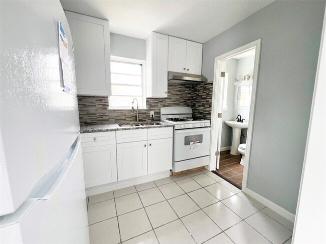 Building Photo - 103 Cosmos St