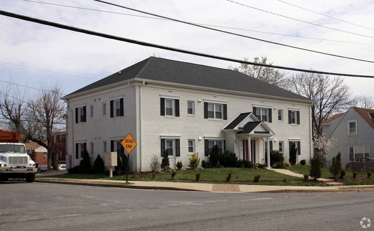 Building Photo - 401 S Courthouse Rd