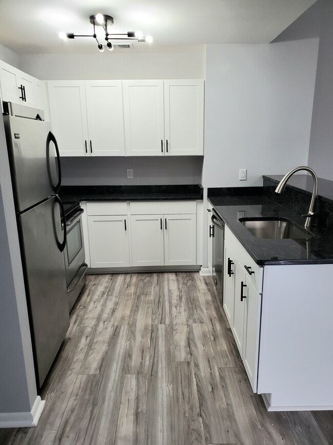 Granite counter tops - 20 Greystone Ct