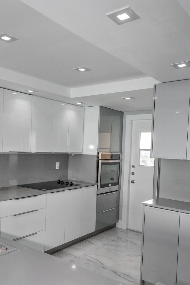 Foto del edificio - 2800 N Palm Aire Dr