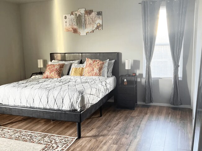 Master bedroom - 8104 NW 74th Ter