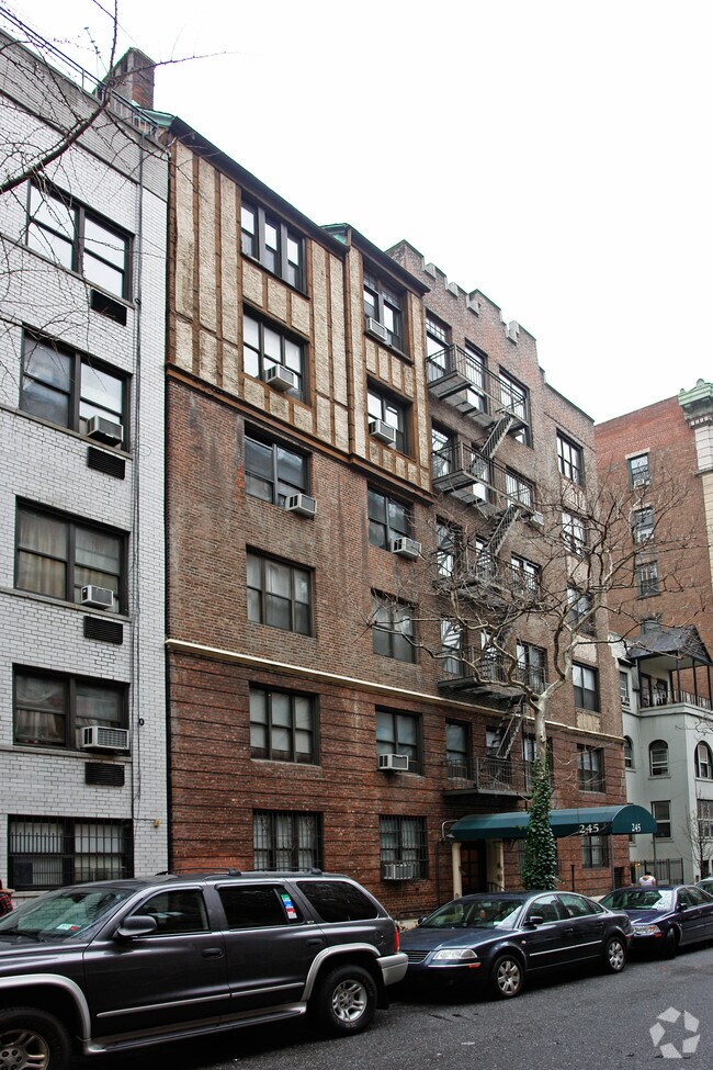 Building Photo - 245 W 75th St