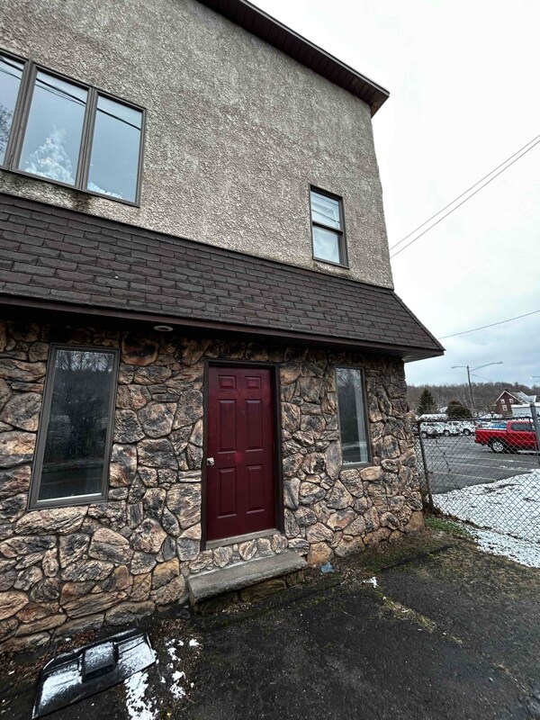 Building Photo - 418 Main St