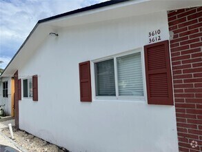 Building Photo - 3610 SW 25th Ter