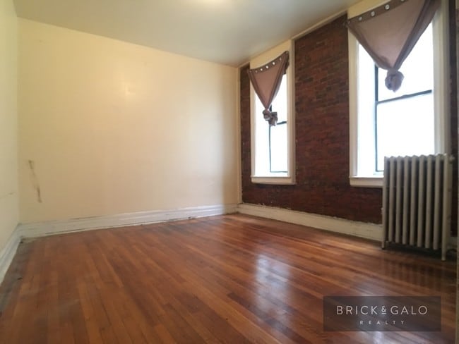 Building Photo - 1730 Carroll St