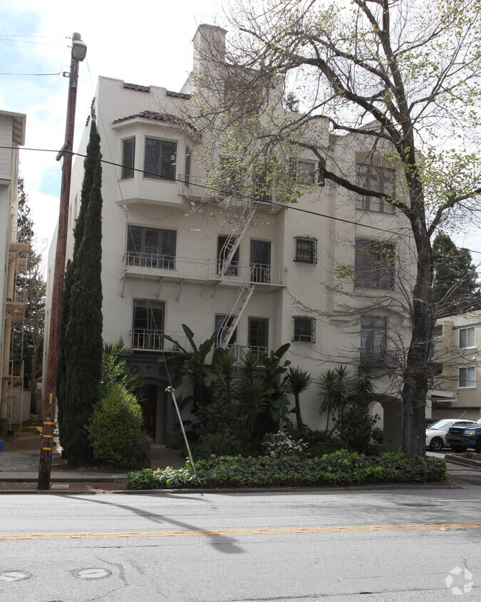 Building Photo - 1021 El Camino Real