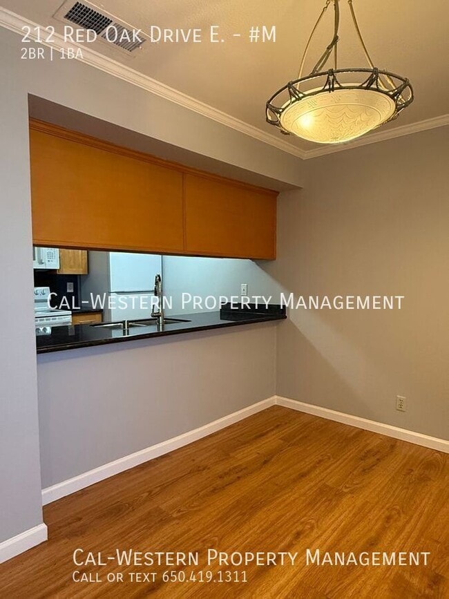 Building Photo - 212 Red Oak Dr E