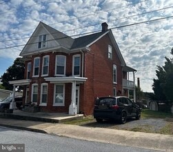 Building Photo - 551 S Church St