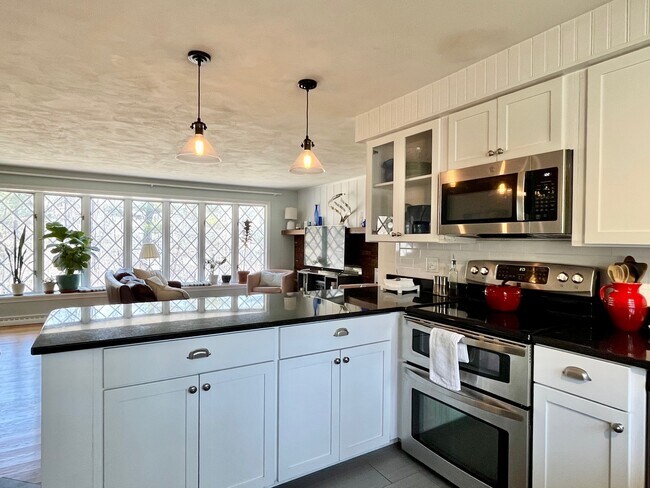 Building Photo - 38 Searles Rd