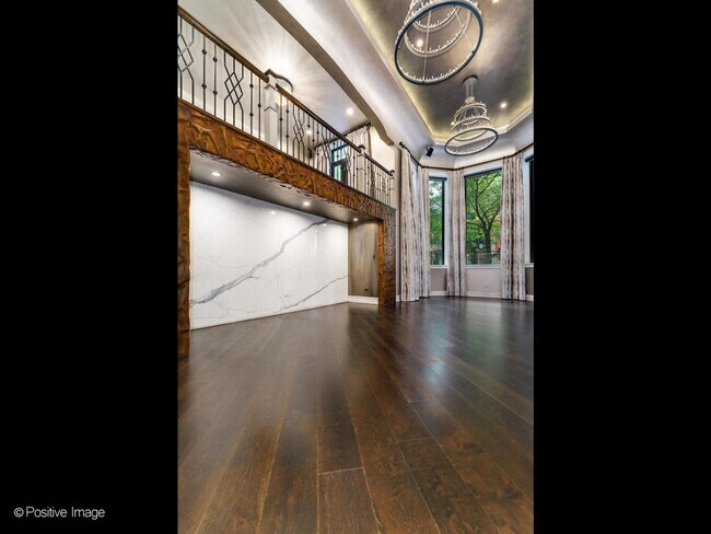 Building Photo - 42 E Elm St