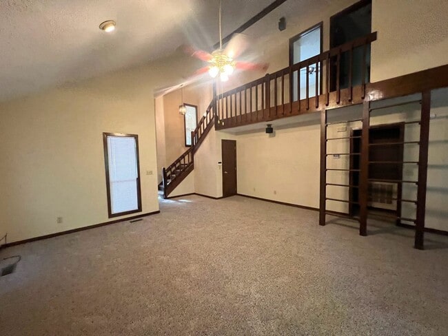 Building Photo - 311 Picador Ct