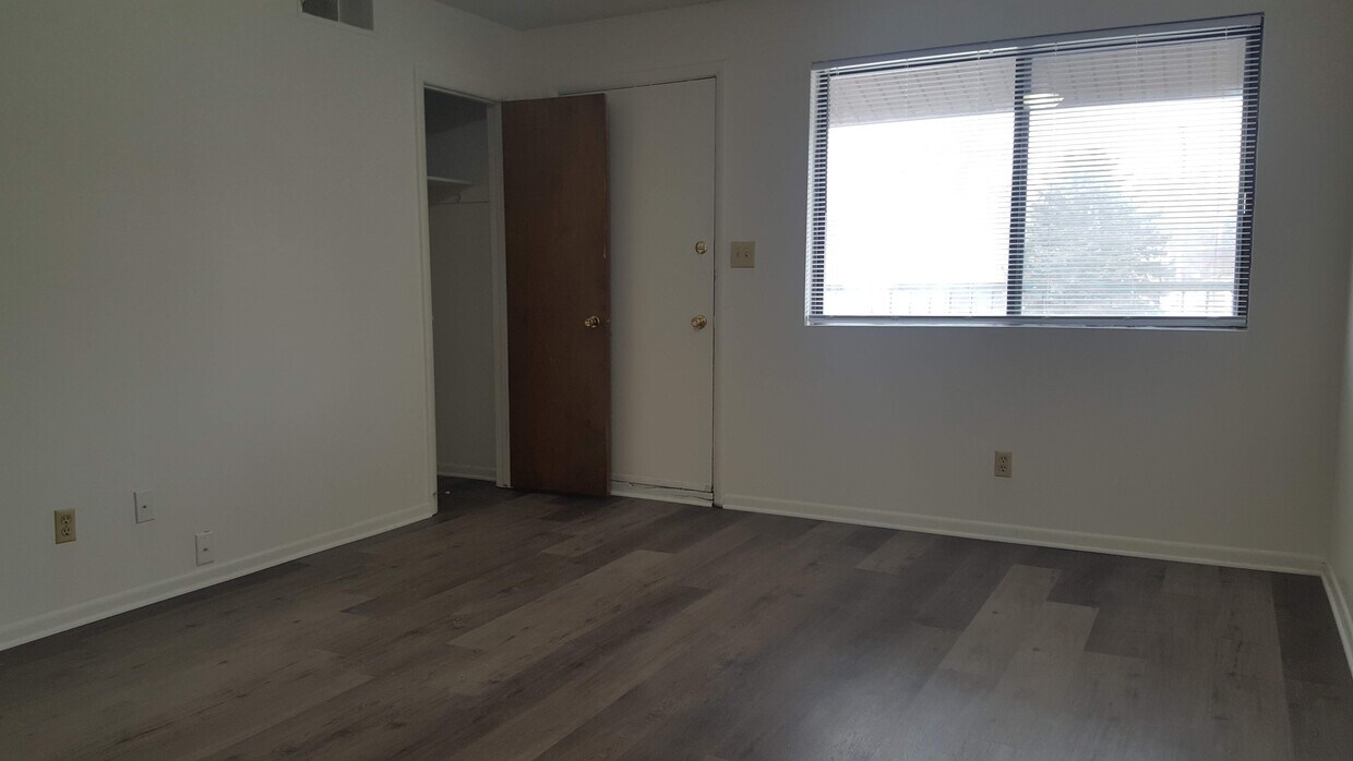 Foto principal - 2332 N Cotner Blvd