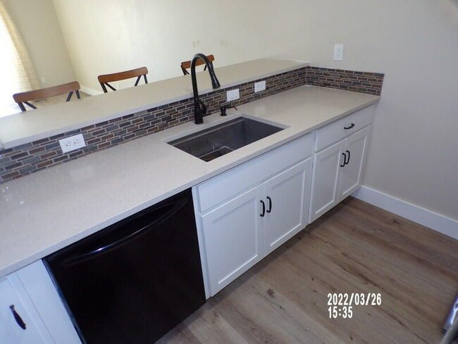 Foto del edificio - 18158 Mohawk Dr