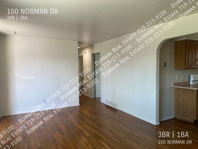 Foto del edificio - 100 Norman Dr