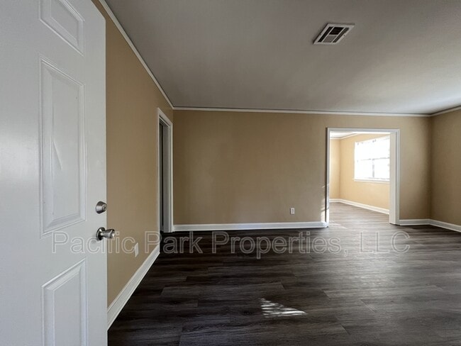 Building Photo - 3745 Honeysuckle Ct