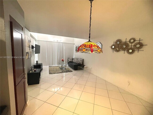 Foto del edificio - 8821 W Flagler St