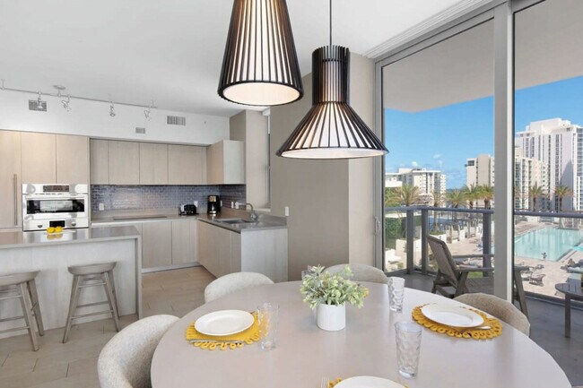 Building Photo - 4010 S Ocean Dr