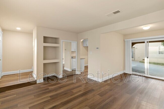 Foto del edificio - 940 Palm Cir