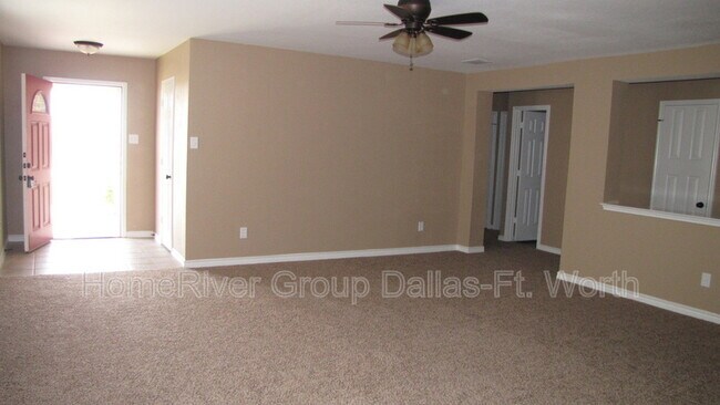 Building Photo - 6033 McKaskle Dr