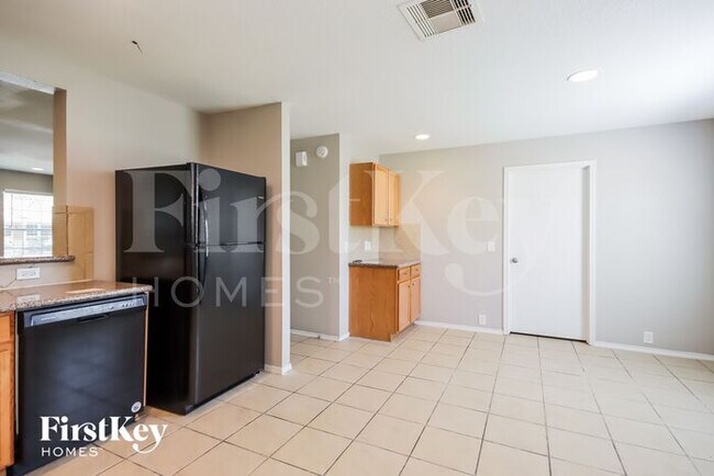 Foto del edificio - 923 Grand Plains Dr