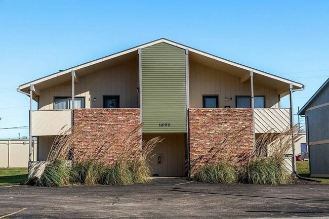 Building Photo - 1544 SW Chelsea Dr