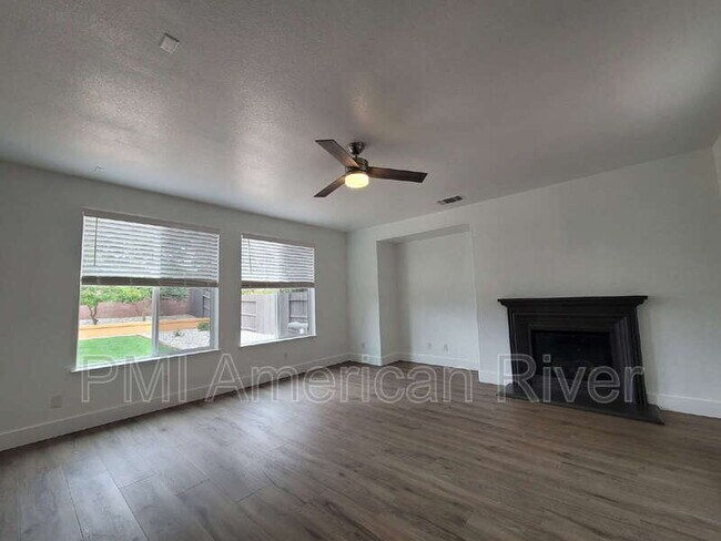 Foto del edificio - 4265 Thalia Way