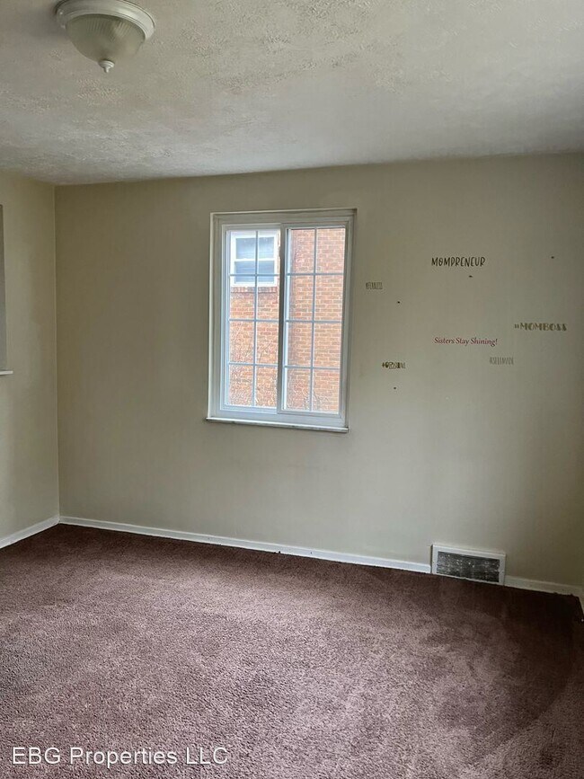 Building Photo - 3 br, 1.5 bath House - 3245 Hebron Dr