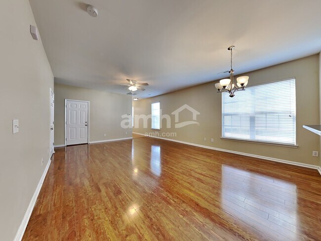 Foto del edificio - 2413 Thoreau St