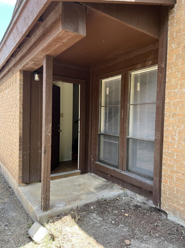 1105 Marlton St, San Marcos, TX 78666 Townhome Rentals in San Marcos