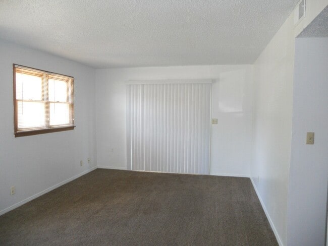 Building Photo - 1378 Parkside Dr