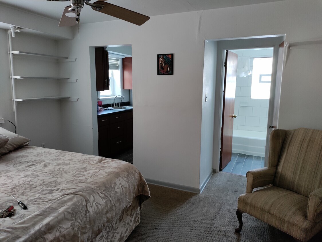 Studio Room - 2306 W 5th Ave