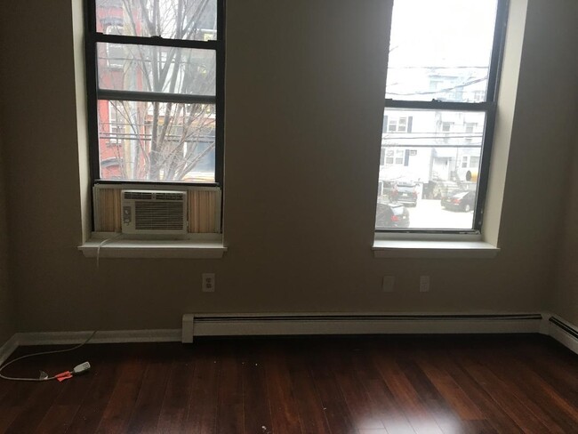 Building Photo - 817 Park Ave